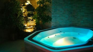 Indoor spa tub