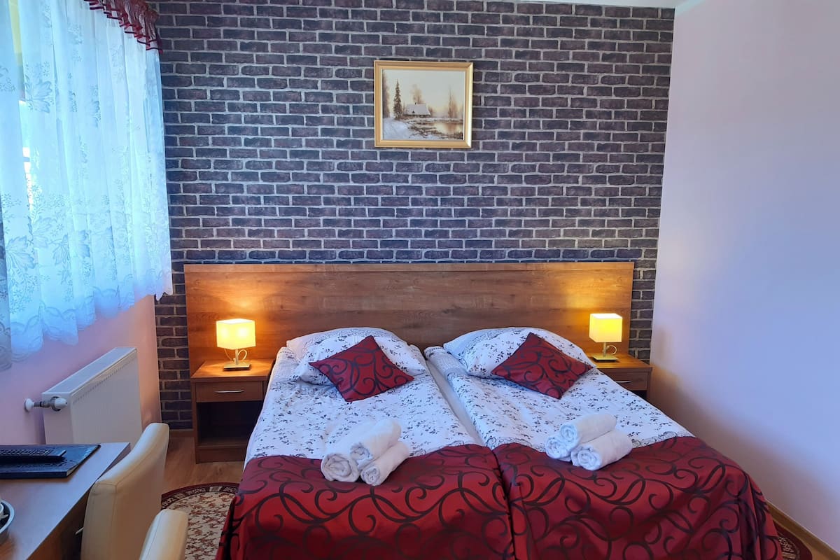 Triple Room (5) | Desk, laptop workspace, iron/ironing board, free WiFi