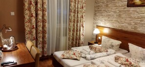 Double or Twin Room (4) | Desk, laptop workspace, iron/ironing board, free WiFi
