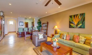 Apartament Deluxe, 2 dormitoris, no fumadors | Sala d'estar | Televisor de pantalla plana i reproductor de DVD