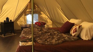 Telt, 1 kingsize-seng | Sengetøy av topp kvalitet, memory foam-senger og safe på rommet