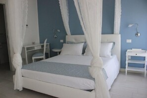 Desk, soundproofing, iron/ironing board, free cots/infant beds - Punto 41 (Peschiera del Garda)
