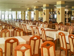 Local and international cuisine - Világos Hotel Balatonvilágos (Balatonvilagos)
