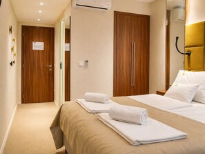 Superior Double Room | Desk, bed sheets - Világos Hotel Balatonvilágos (Balatonvilagos)