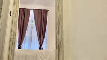 Doccia, soffione a pioggia, set di cortesia gratuito, asciugacapelli