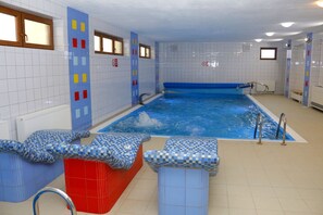 Indoor pool, pool loungers - Chata Pieniny (Lesnica)