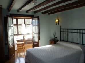 Double Room | Bed sheets - Casa Reda - Posada de Viñón (Cillorigo de Liebana)