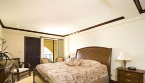 Condo luxo, 2 quartos, para não fumantes, vista para a praia | 2 quartos, escrivaninha, Wi-Fi de cortesia, roupa de cama