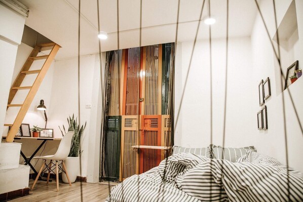 Casa urbano, geladeira, no piso térreo | Vista do quarto