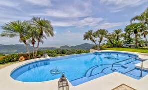 Outdoor pool - Casa Vela (Sámara)