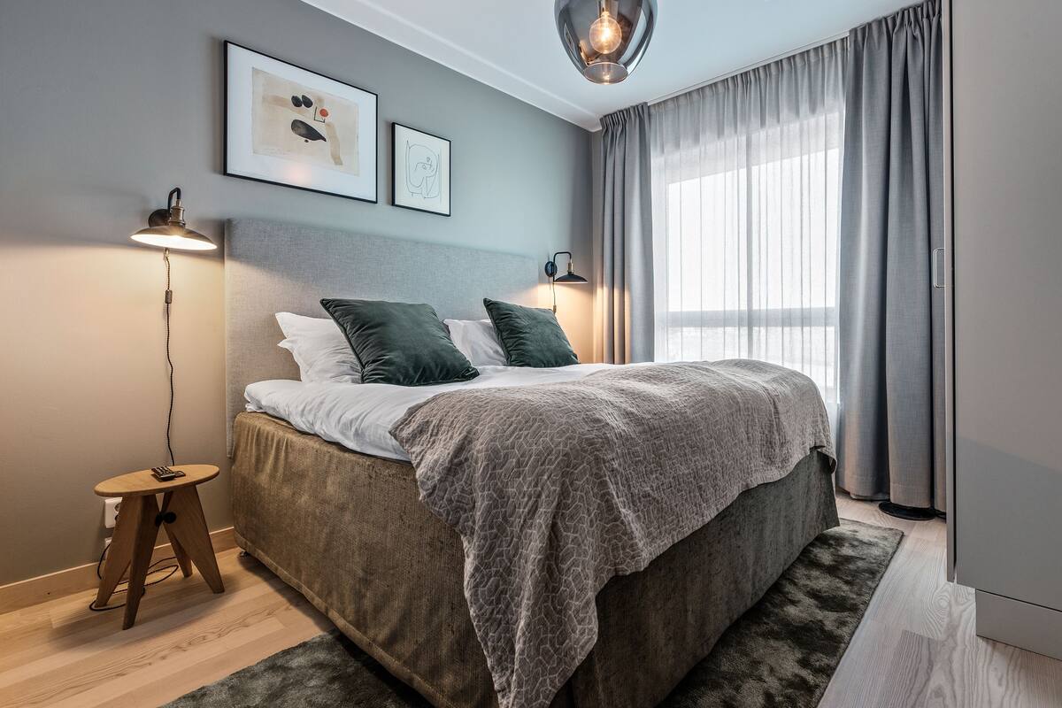 Suite Grand, 2 kamar tidur, balkon, pemandangan laut | Setrika/meja setrika dan seprai linen