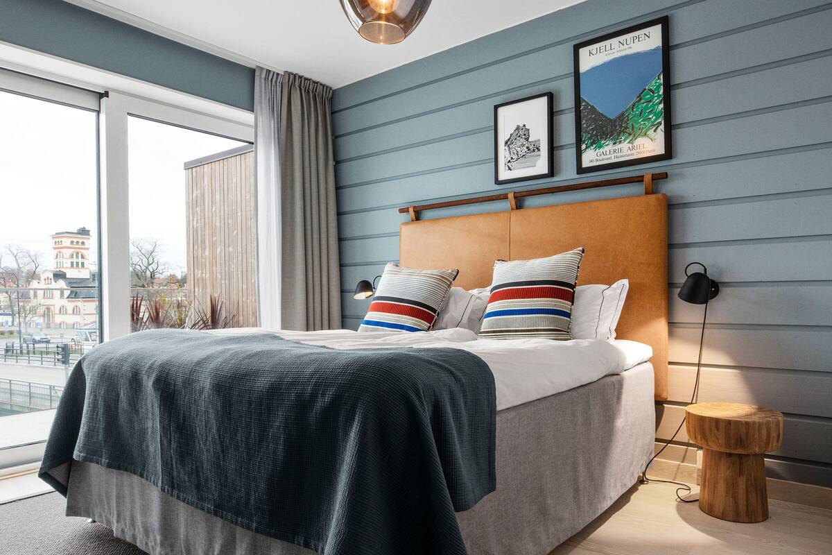Suite, 3 kamar tidur, balkon, pemandangan laut | Setrika/meja setrika dan seprai linen