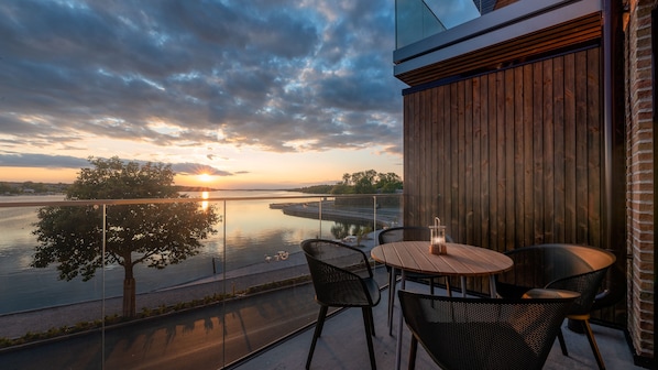 Studio suite, 1 kingsize bed, balkon, uitzicht op zee | Uitzicht op strand/zee