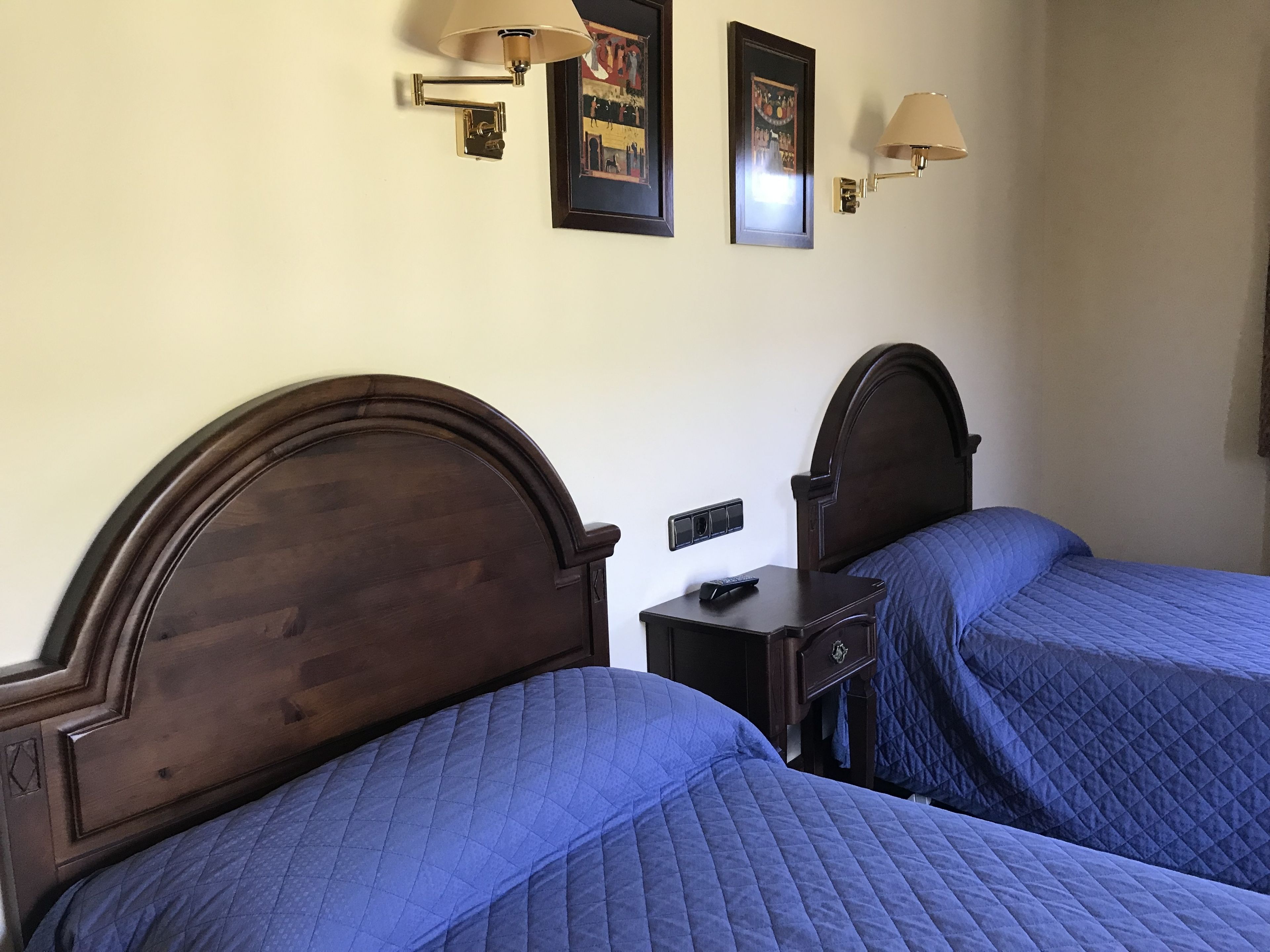 Desk, soundproofing, free WiFi, bed sheets