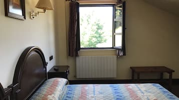 Double Room | Desk, soundproofing, free WiFi, bed sheets