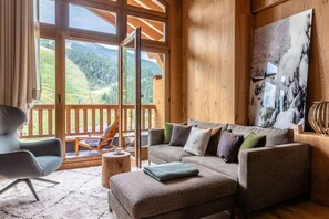 ミニバー、セーフティボックス (室内)、アラーム付き時計