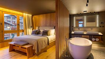 Minibar, in-room safe, alarm clocks