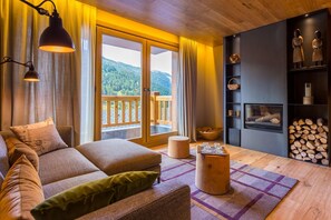 Minibar, in-room safe, alarm clocks