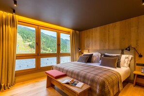 ミニバー、セーフティボックス (室内)、アラーム付き時計