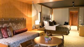 Minibar, in-room safe, alarm clocks