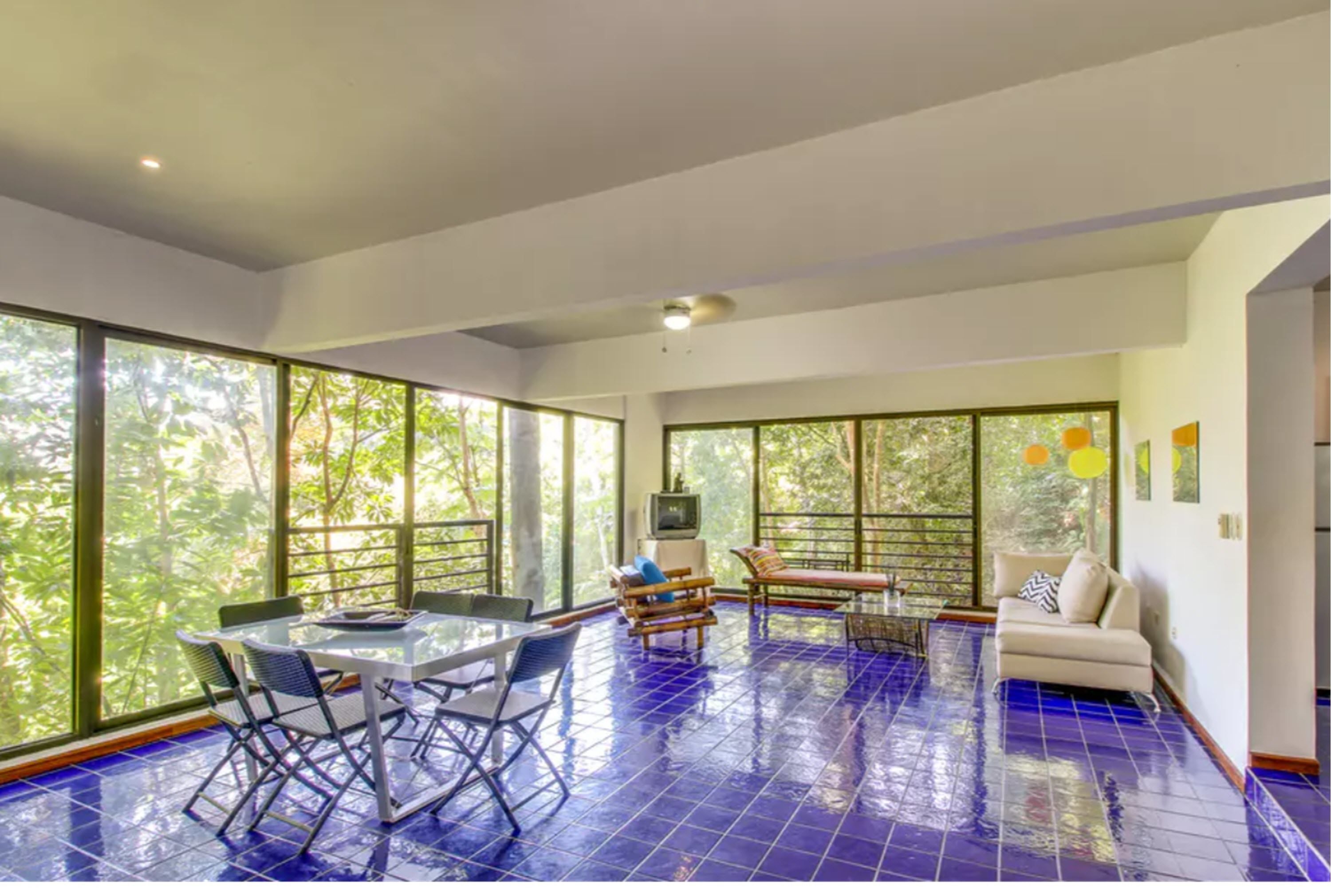 Nhà dành cho gia đình, nhiều phòng ngủ, không hút thuốc | Khu phòng khách | TV màn hình phẳng 