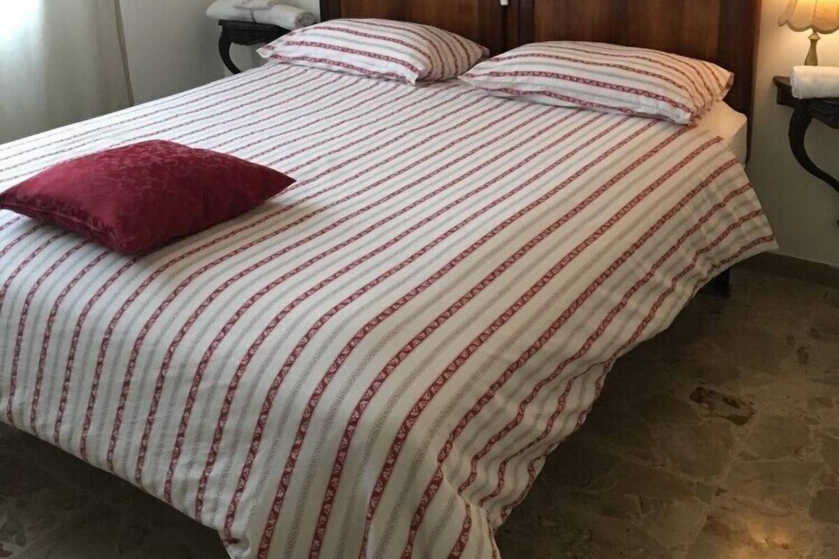 Premium bedding, soundproofing, free WiFi, bed sheets