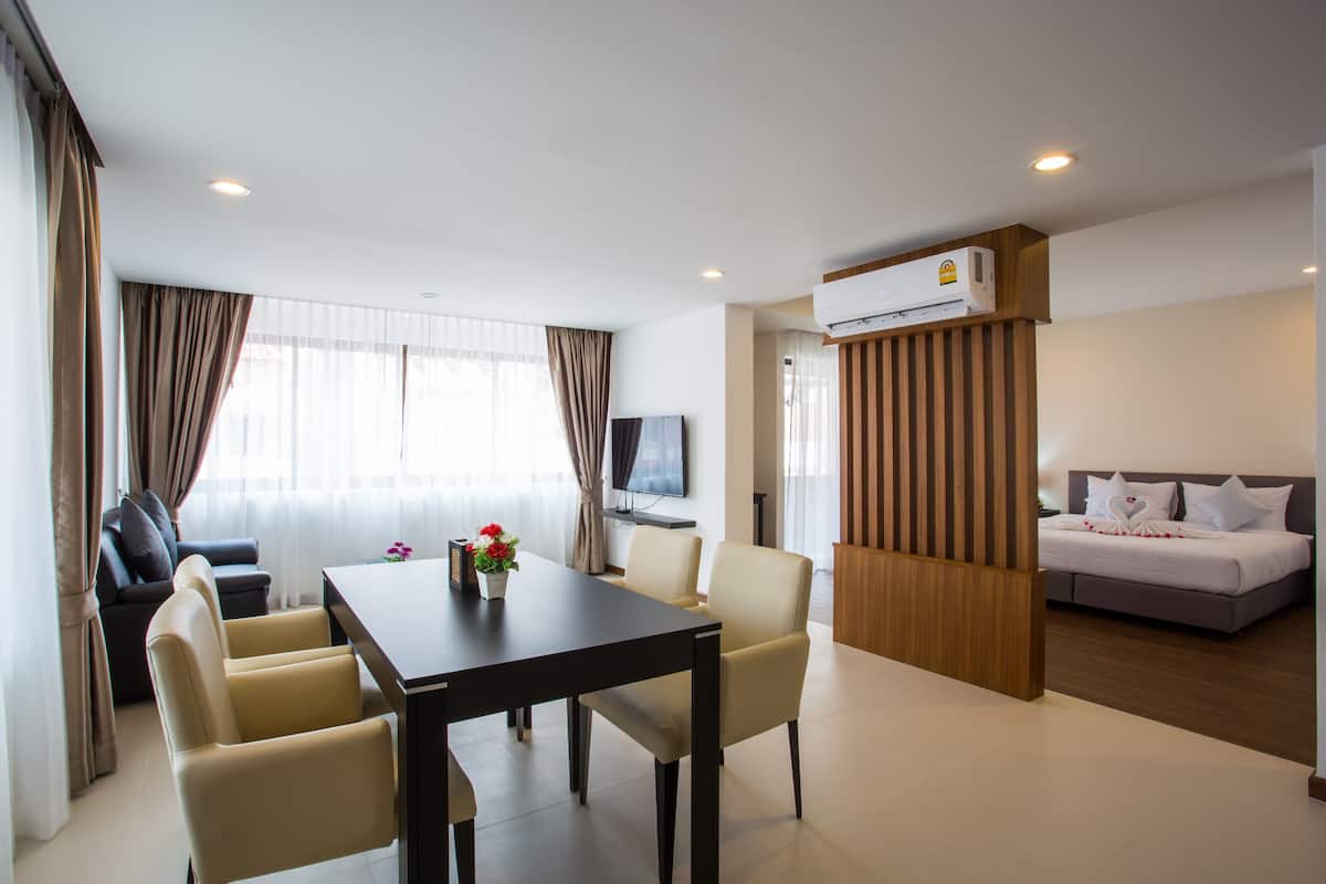 One Bedroom | Blackout curtains, free WiFi, bed sheets