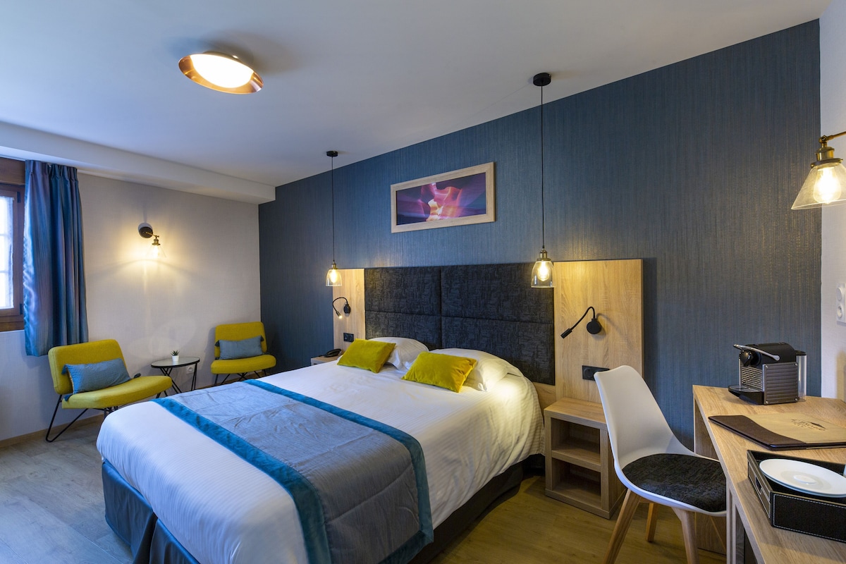 In-room safe, blackout curtains, soundproofing, free WiFi