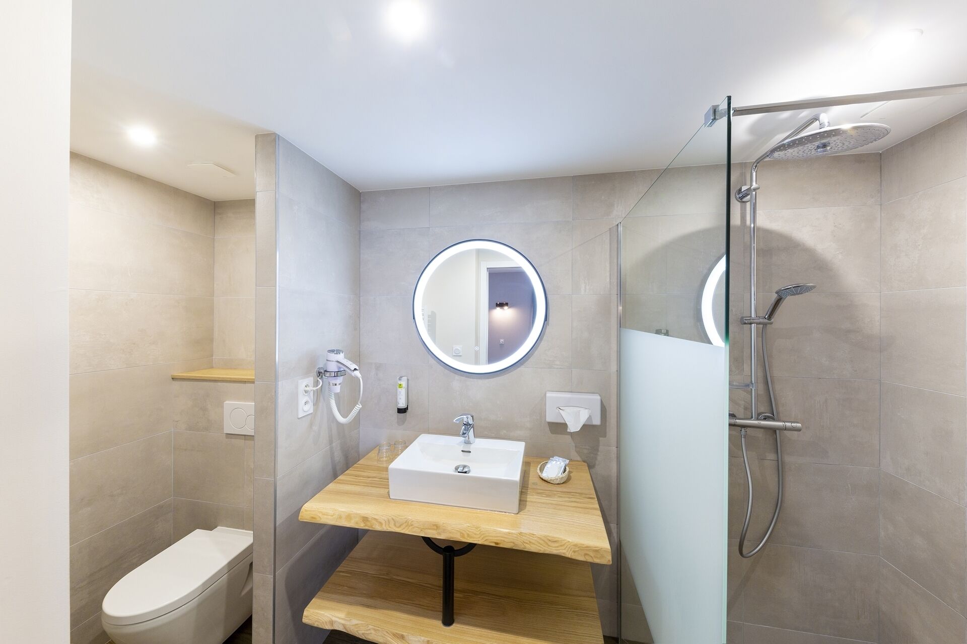 premium double room | bathroom | free toiletries, hair dryer, towels, soap