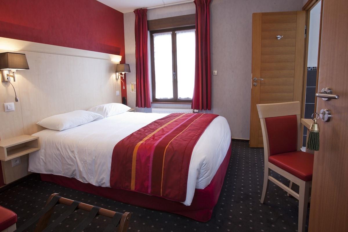 In-room safe, blackout curtains, soundproofing, free WiFi