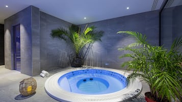 Bañera de hidromasaje interior