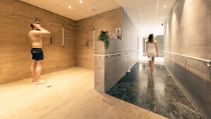 A modern indoor space with wooden walls and a tiled floor, featuring a handrail and a plant. - Hôtel L'Escale (Escalles)