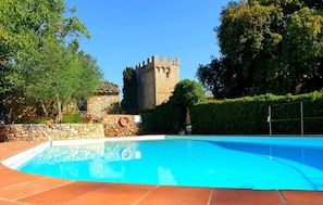 Seasonal outdoor pool, open 9:00 AM to 7:00 PM, pool loungers - Tenuta di Spannocchia (Chiusdino)