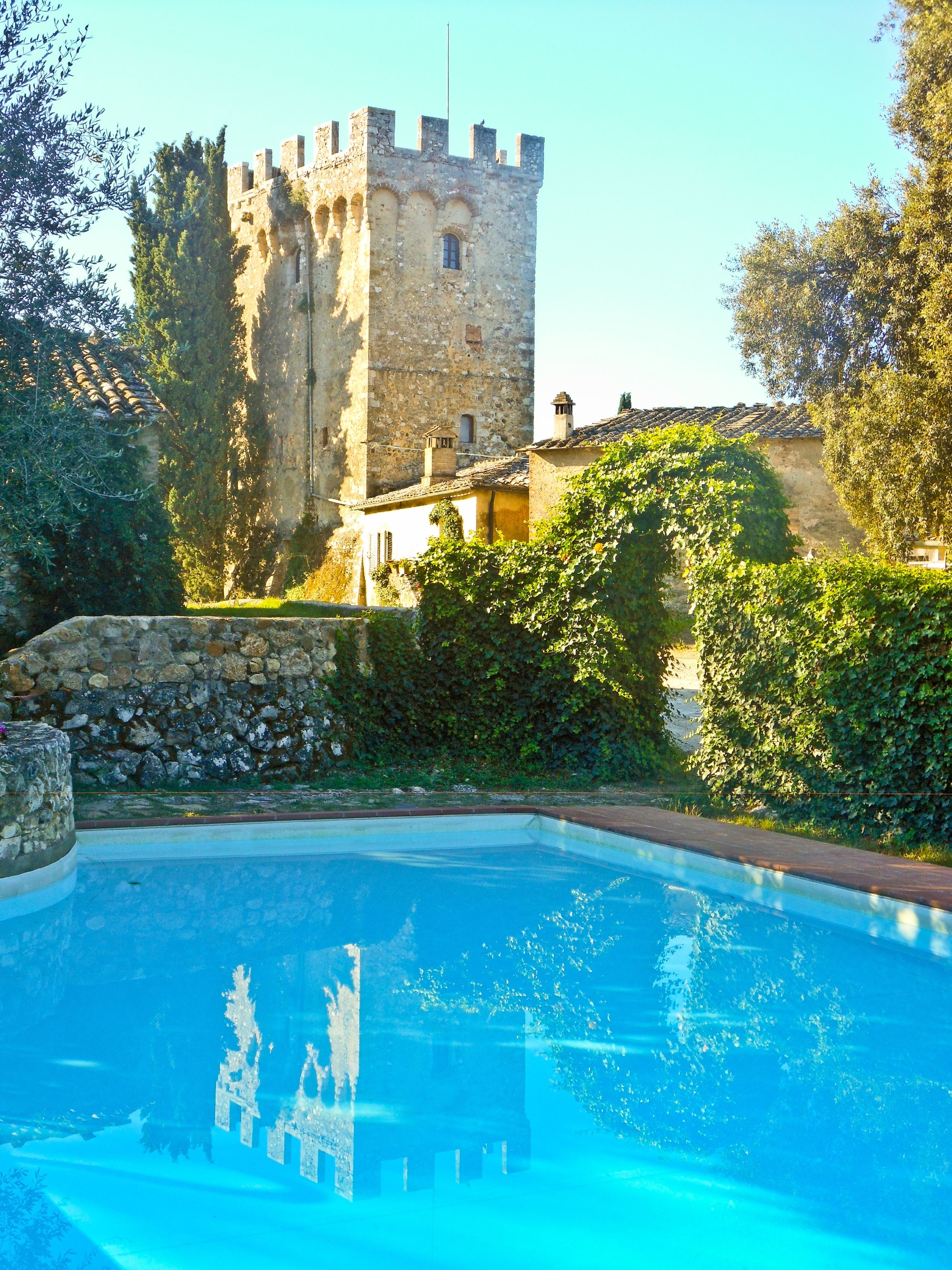 Außenpool (je nach Saison geöffnet), Liegestühle