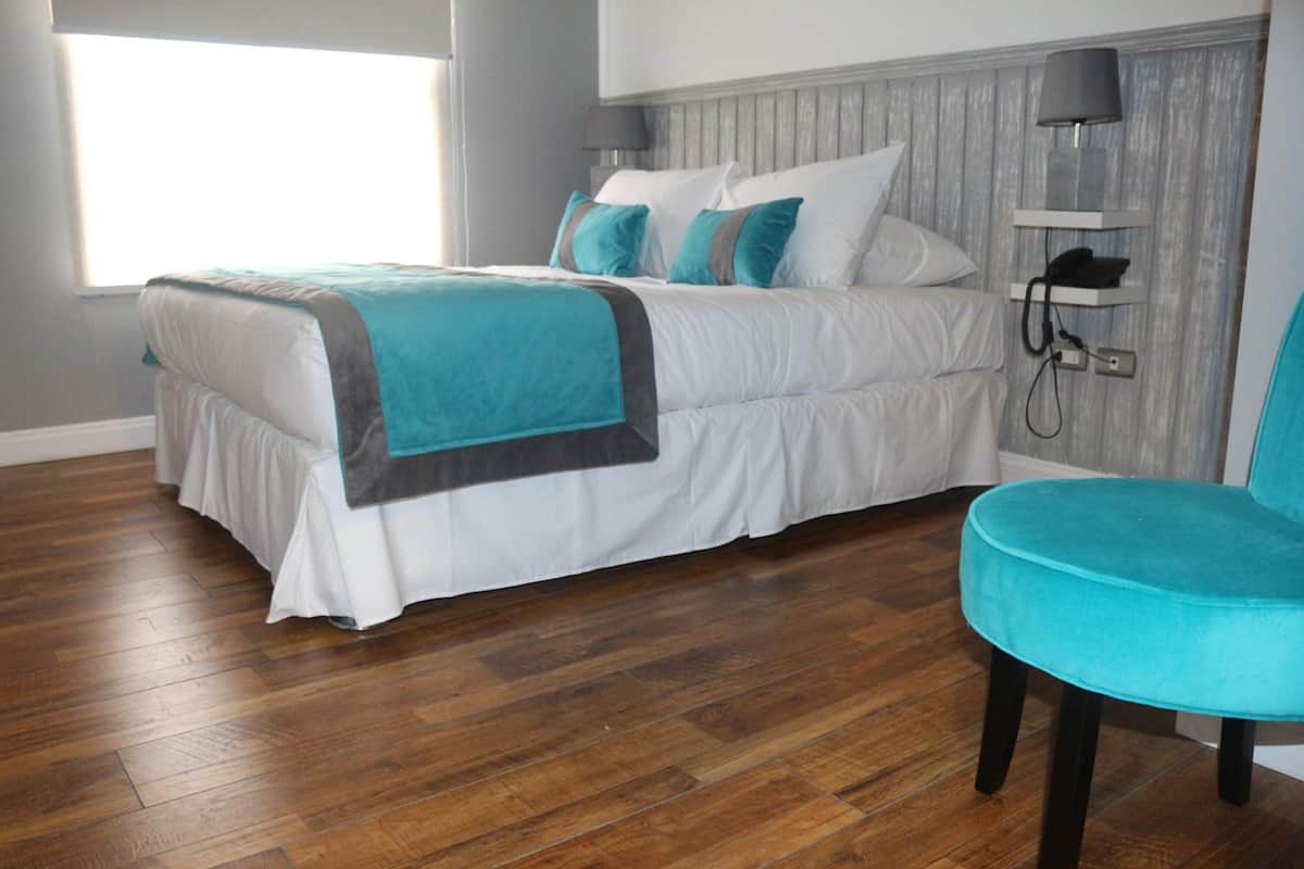 in-room safe, free wifi, bed sheets