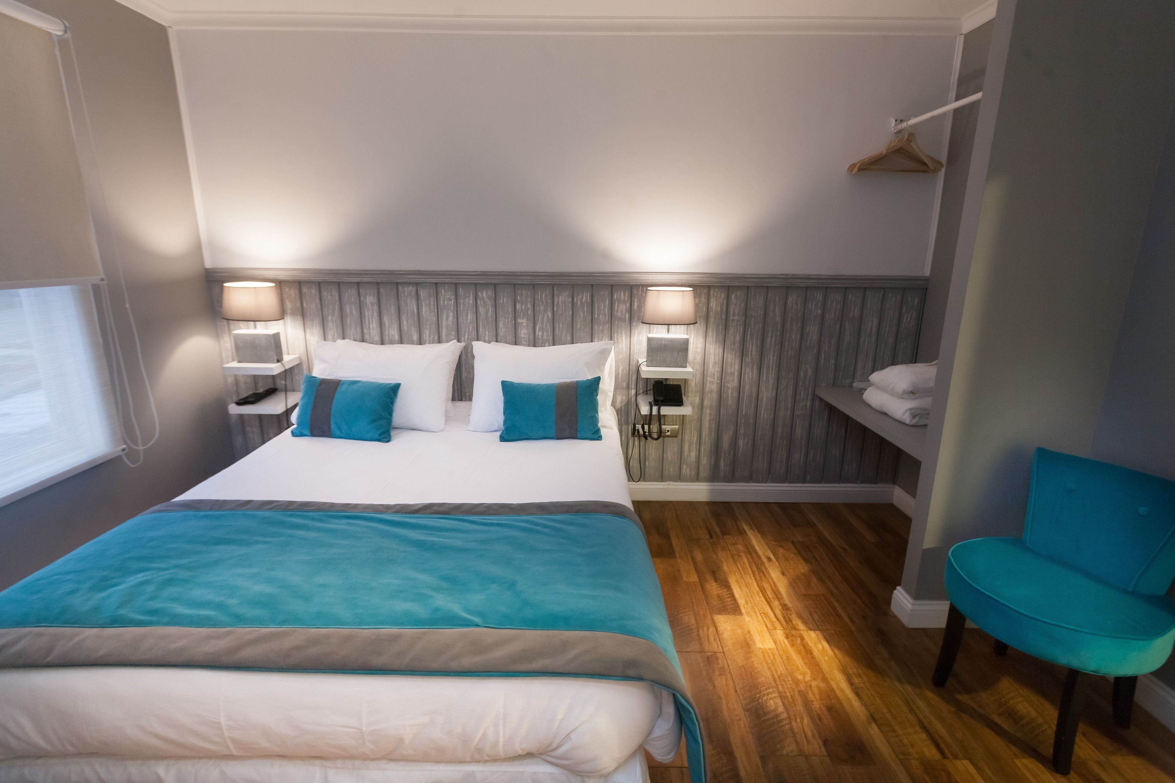 standard triple room, 1 queen bed, shared bathroom | in-room safe, free wifi, bed sheets