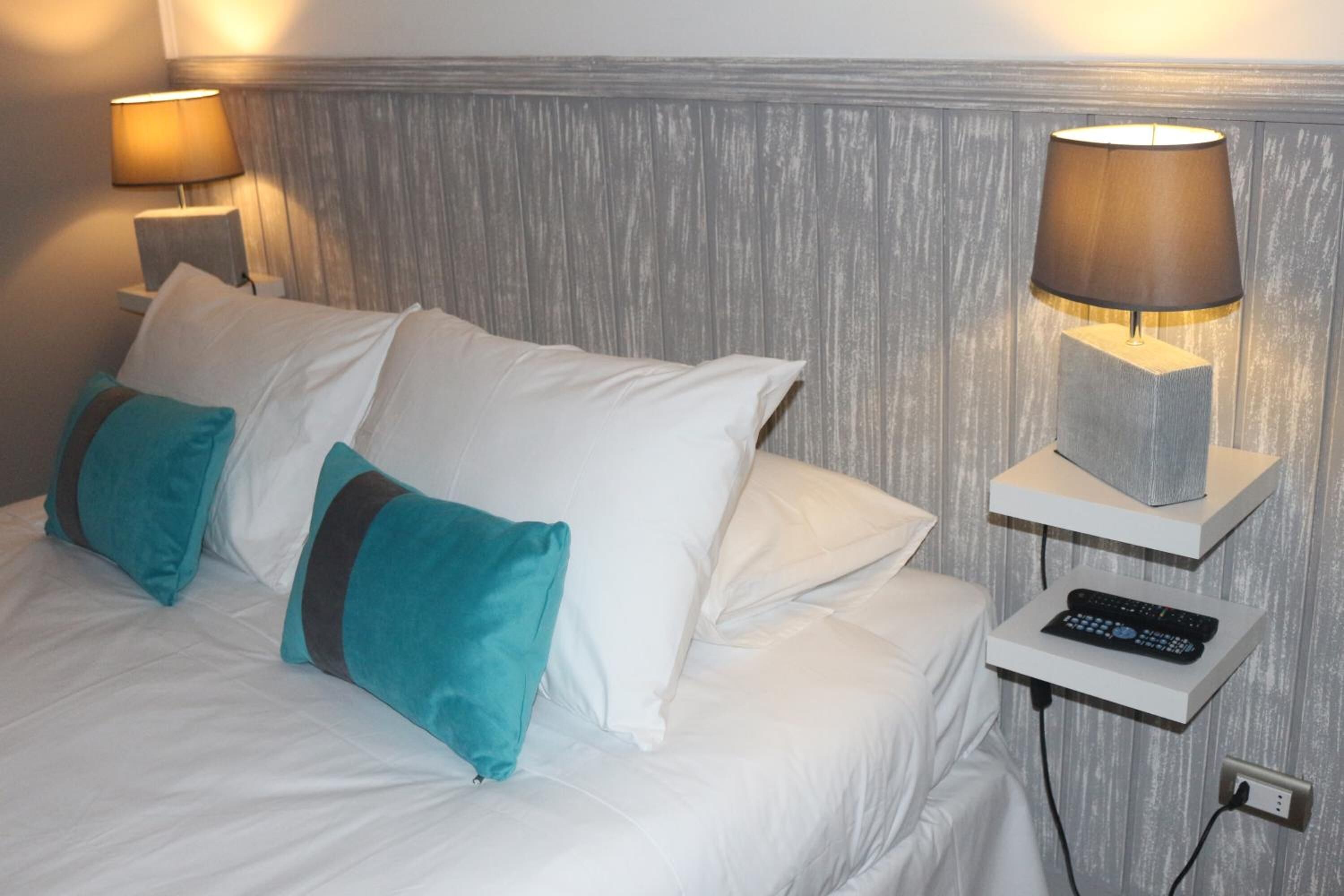 in-room safe, free wifi, bed sheets