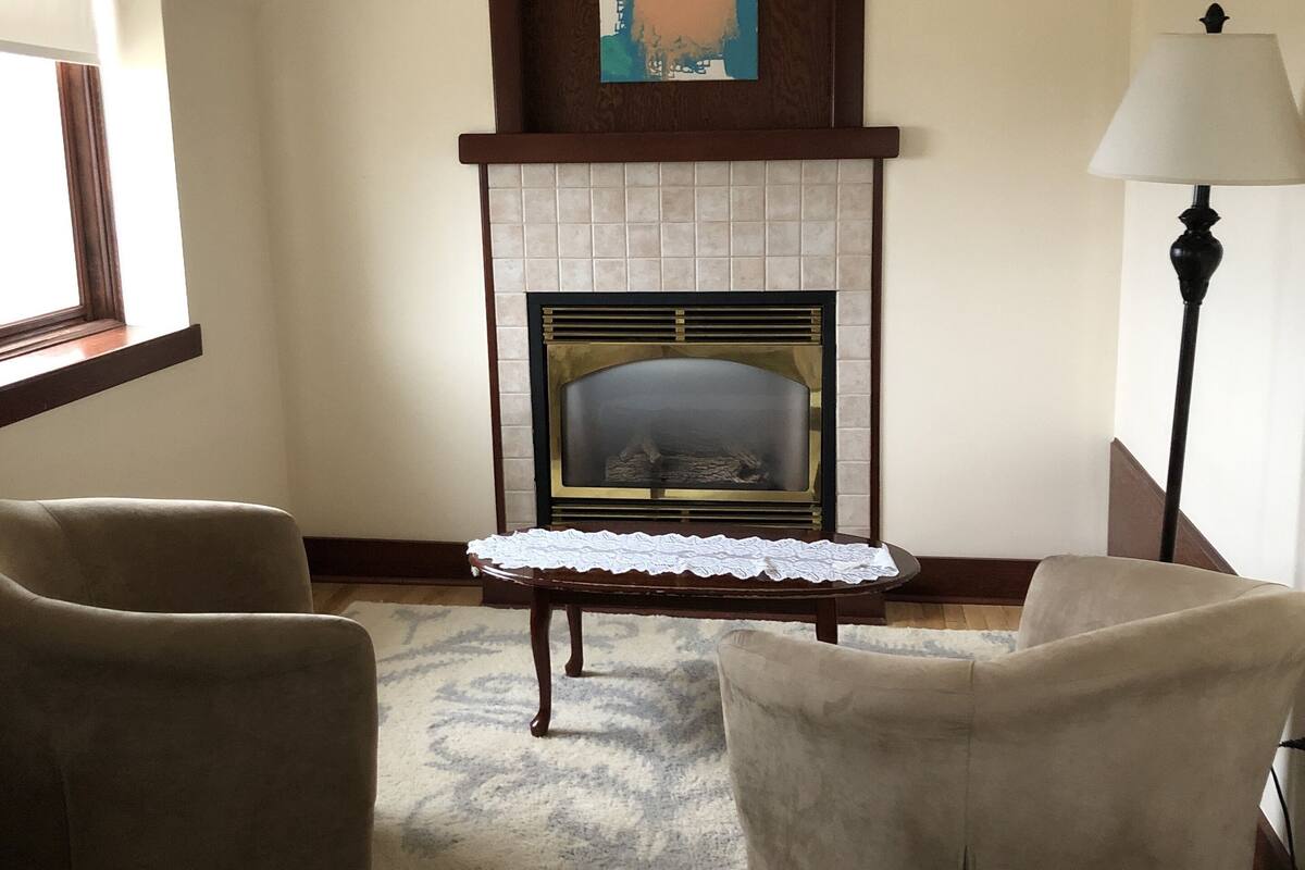 deluxe, 2 queens, fireplace | 1 bedroom, iron/ironing board, free wifi, bed sheets