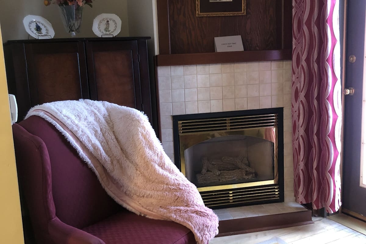 deluxe, 1 queen, fireplace | living area | table football, ping pong, books