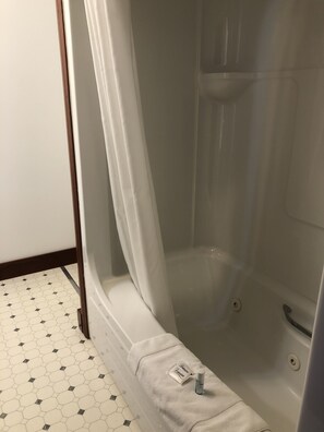 Bathroom - Red Rock Inn (Red Rock)