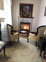 华丽客房, 壁炉 | 起居区 | 桌上足球、乒乓球、书