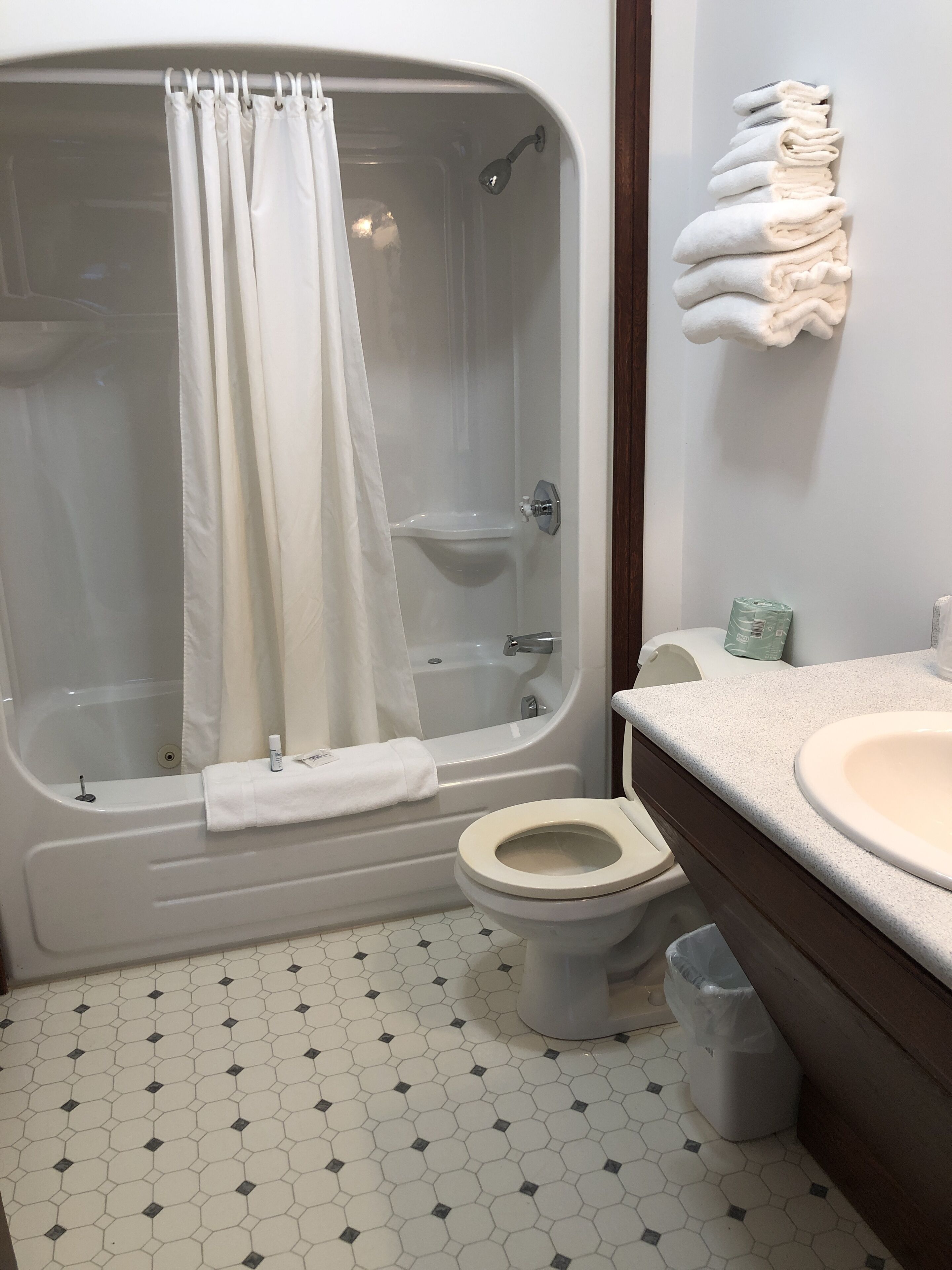deluxe, 2 queens, fireplace | bathroom | combined shower/bathtub, deep-soaking bathtub, rainfall showerhead