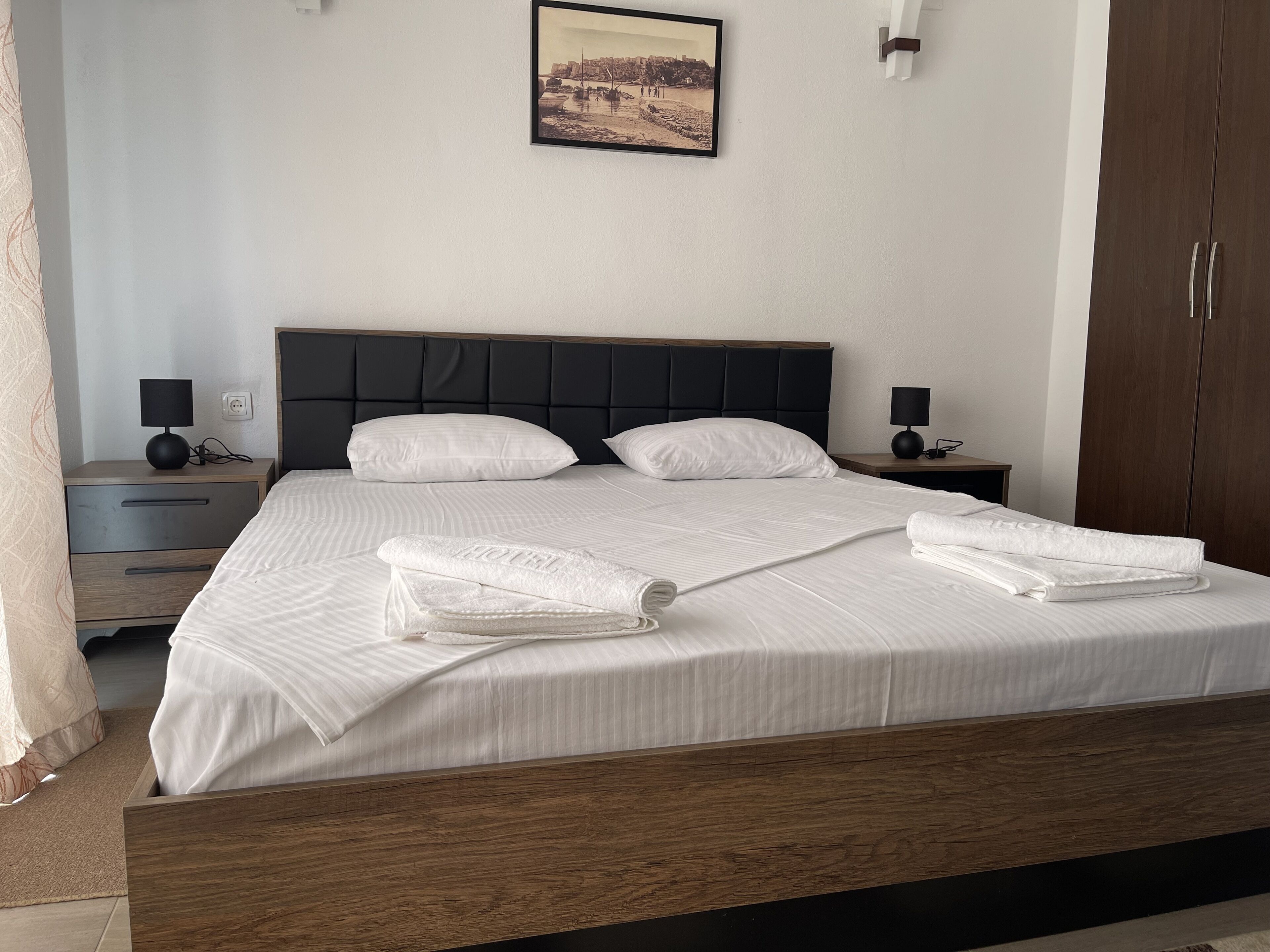 Studio Basic, pemandangan halaman | Tempat tidur bayi gratis