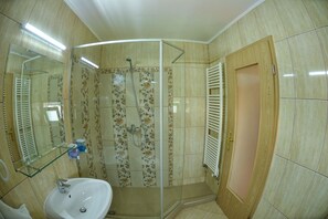 Shower, free toiletries, towels - Pensiunea Kronstadt (Brasov)