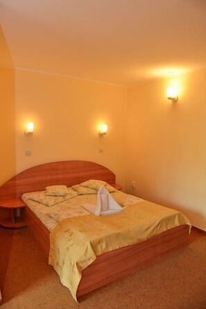 Dobbelt- eller tomannsrom – business, 1 soverom, røyk, resort-utsikt | Minibar, safe på rommet, skrivebord og ekstrasenger (mot et tillegg)