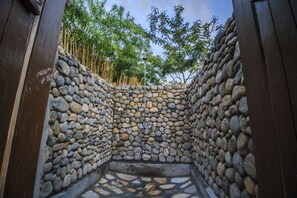 Economy Cabin | Bathroom | Shower, towels - Wildtracks Overland Camp (Kasese)