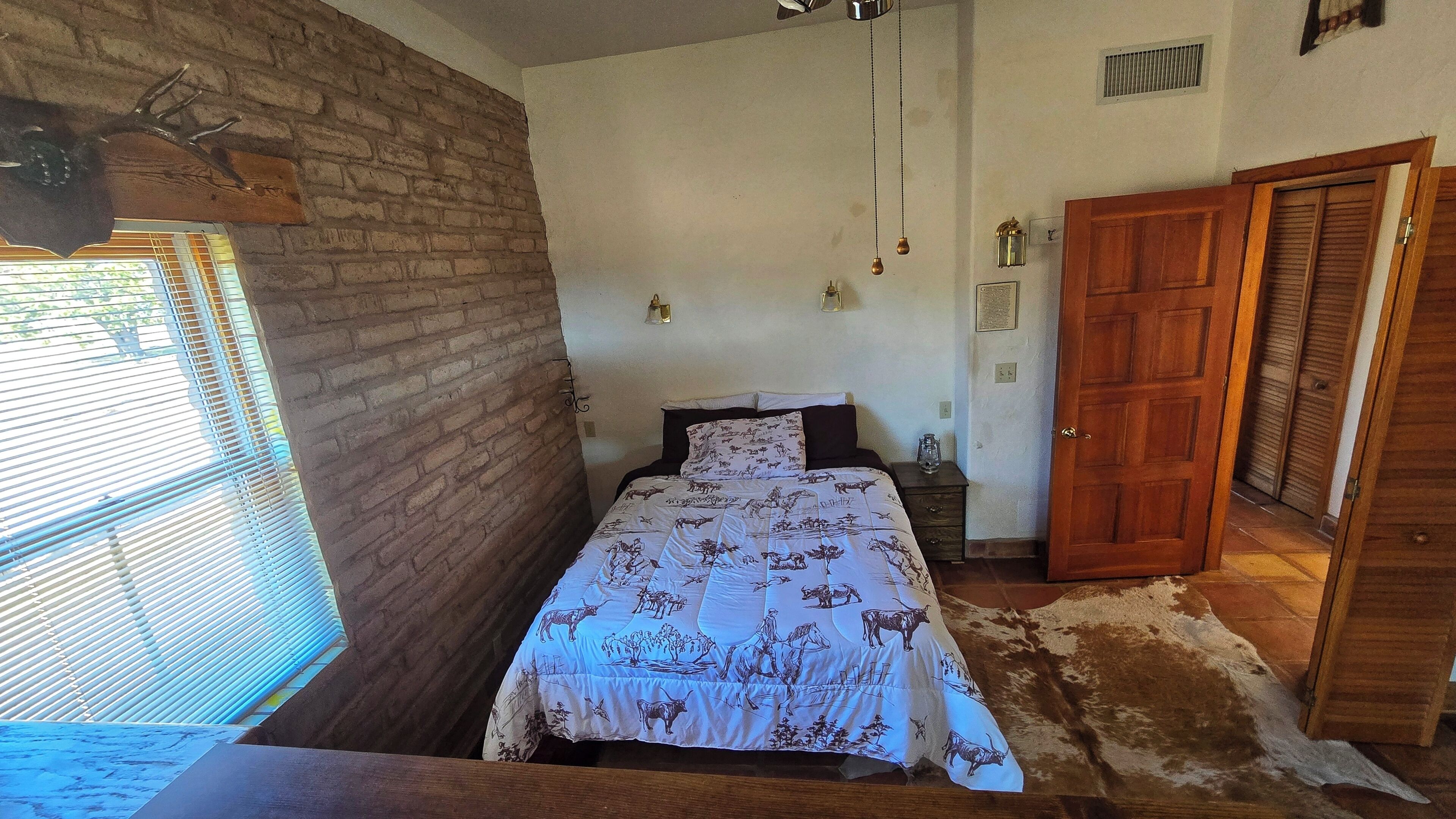 Family Single Room, Mountain View | Individually decorated, individually furnished, laptop workspace