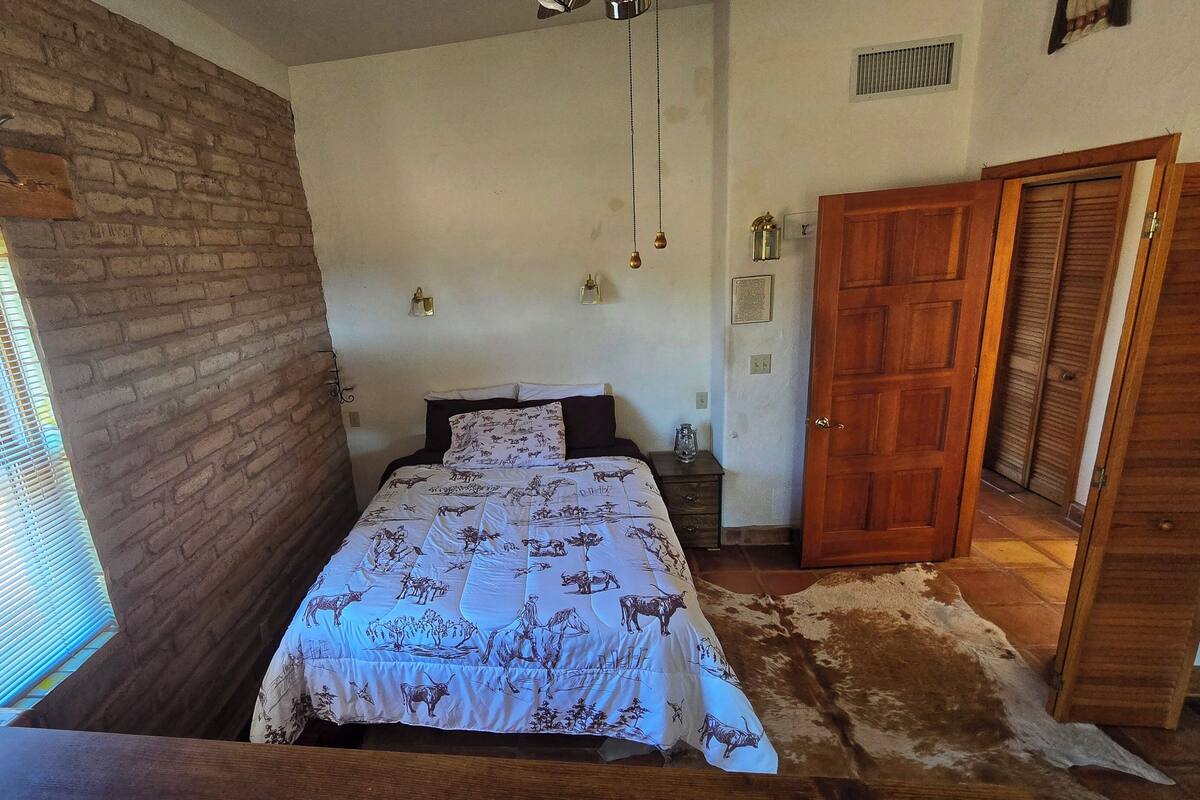 Family Single Room, Mountain View | Individually decorated, individually furnished, laptop workspace
