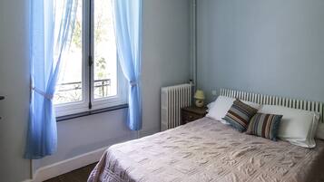 Double Room (Blue) | Blackout curtains, soundproofing, iron/ironing board