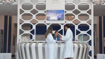 Couples treatment room(s), sauna, hot tub, steam room